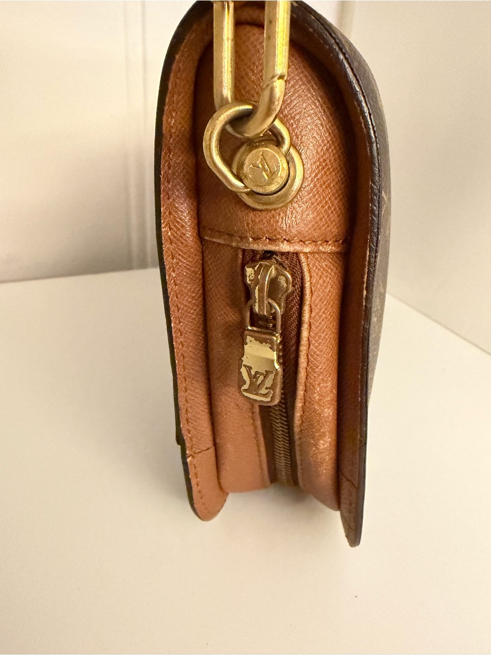 Louis Vuitton Monogram Pochette Accessoires Wristlet

Description: - Picture 3 of 11